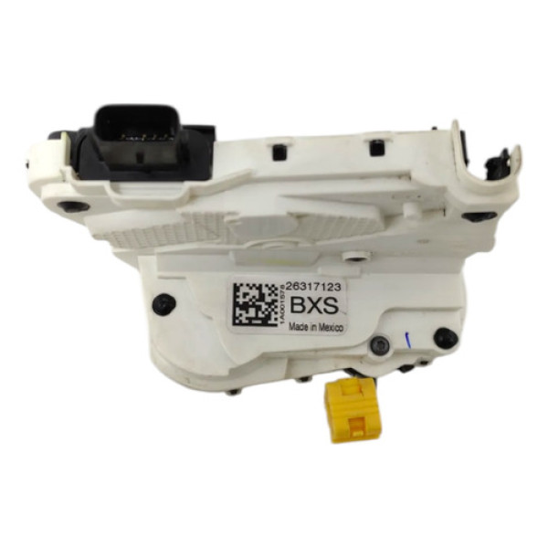 Fechadura Traseira Direita Chevrolet Tracker 2021 Diante