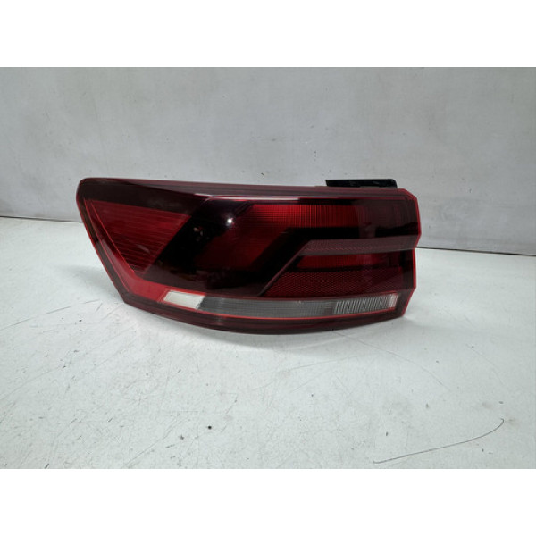 Lanterna Traseira Esquerda Volkswagen  Virtus Até 22 Esquerdo/motorista Vermelho