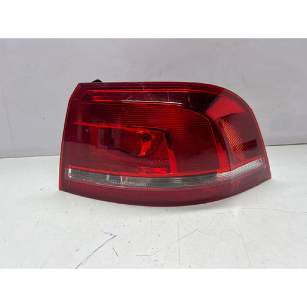 Lanterna Traseira Direita Volkswagen Passat 2013 Com Detalhe Direito